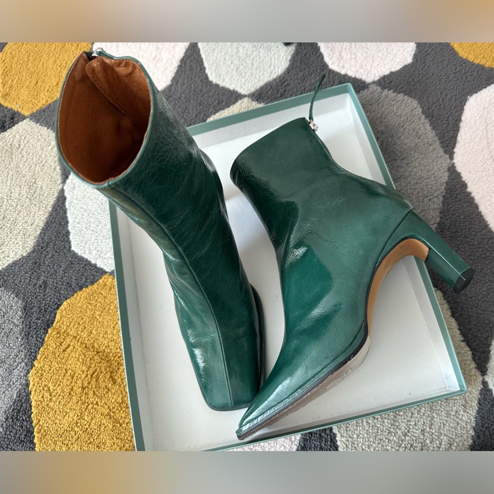 Very beauty Green leather boots
